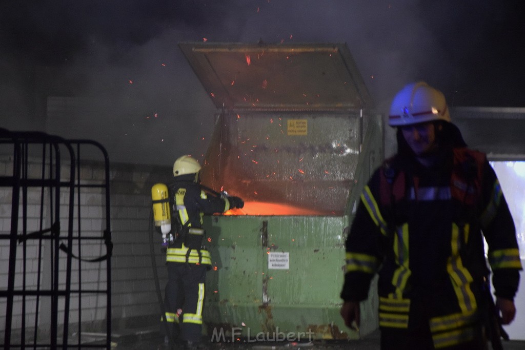 Feuer Papp Presscontainer Koeln Hoehenberg Bochumerstr P053.JPG - Miklos Laubert